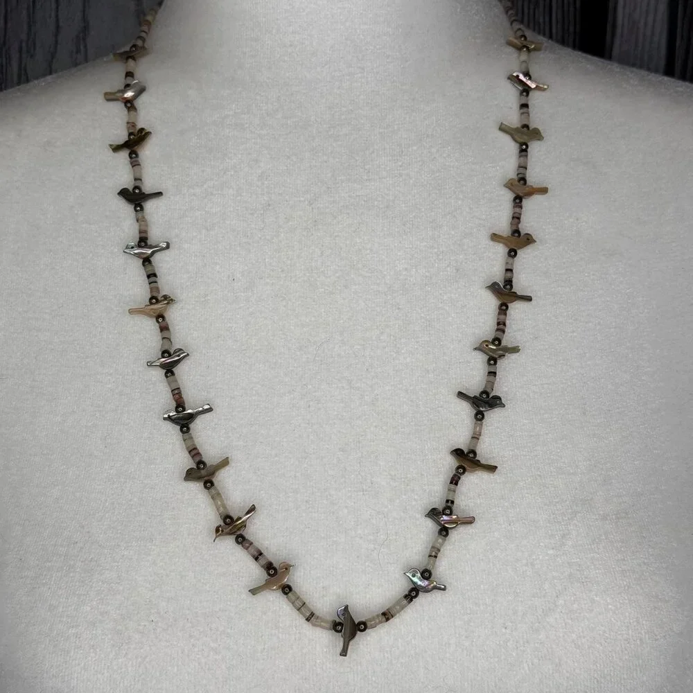 Vintage Zuni Indian Fetish Mother of Pearl Bird Birds Single Strand Heishi Bead‎